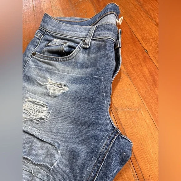 Rag & Bone Dre Distressed Boyfriend Jeans – Low‑Rise Light Wash Denim - Sz 27 - Picture 16 of 17
